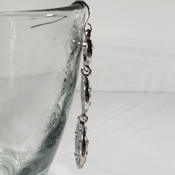Sparkly silver tone dangle drop earings - Picture 2 of 4